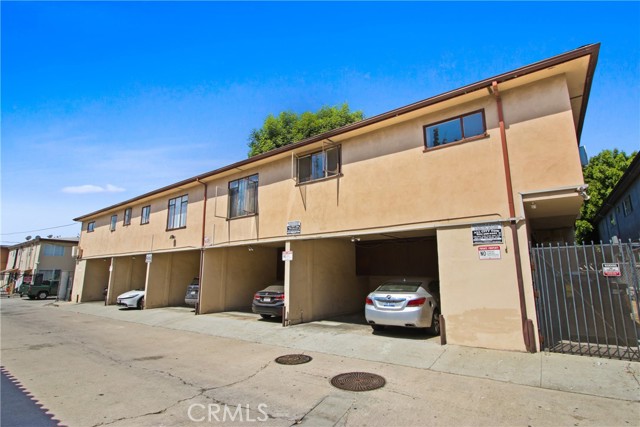 1118 S Fairfax Avenue, Los Angeles CA: https://media.crmls.org/medias/de111a47-67ba-401c-b119-412dfe55110d.jpg