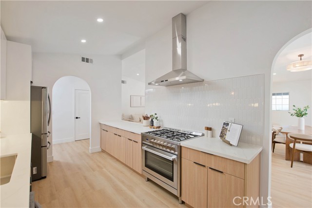 9355 Ruffner Avenue, Northridge CA: https://media.crmls.org/medias/de111dff-8e24-43d3-8bc0-200a185308a0.jpg