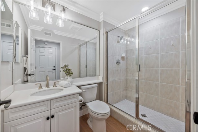 9 Whitford, Irvine CA: https://media.crmls.org/medias/de119f84-663f-46a9-82ac-ee2150e71e5a.jpg