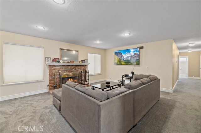 Detail Gallery Image 5 of 32 For 42901 Cinema Ave, Lancaster,  CA 93534 - 4 Beds | 2 Baths