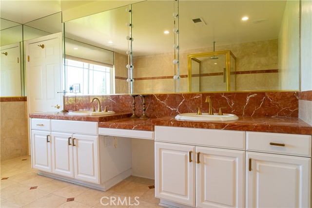 Detail Gallery Image 24 of 39 For 24060 Hatteras St, Woodland Hills,  CA 91367 - 5 Beds | 5 Baths