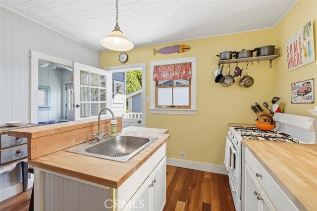 Detail Gallery Image 9 of 35 For 222 S Broadway, Redondo Beach,  CA 90277 - 2 Beds | 1 Baths