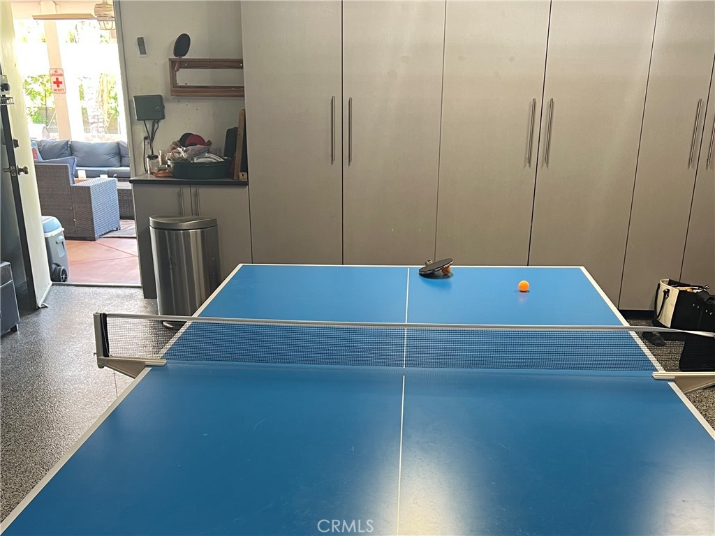 https://media.crmls.org/medias/de135ff1-e828-428b-befe-94bd50c30ed2.jpg?preset=X-Large