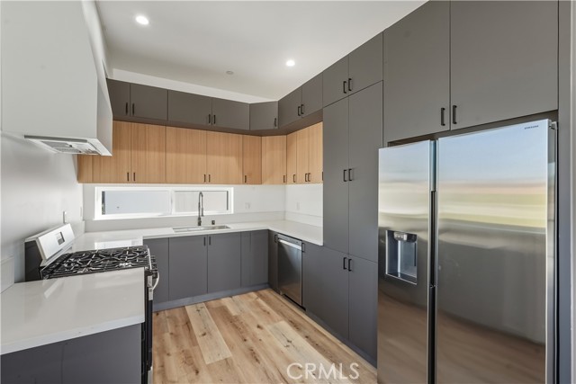 Detail Gallery Image 4 of 22 For 121 1/2 S Coronado St, Los Angeles,  CA 90057 - – Beds | – Baths