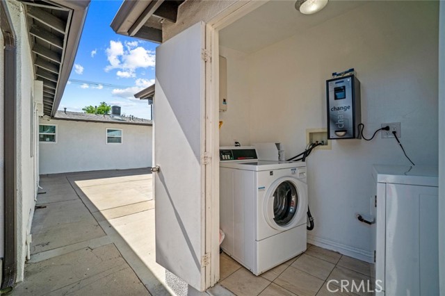 7304 Woodley Ave, Van Nuys CA: https://media.crmls.org/medias/de13ae4d-f8f4-45be-8077-d7c22caa5d92.jpg