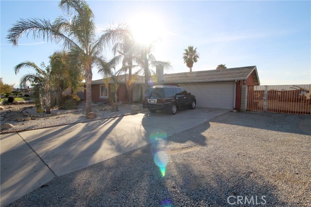 Detail Gallery Image 2 of 36 For 4521 Shetland Ln, Jurupa Valley,  CA 92509 - 3 Beds | 2 Baths