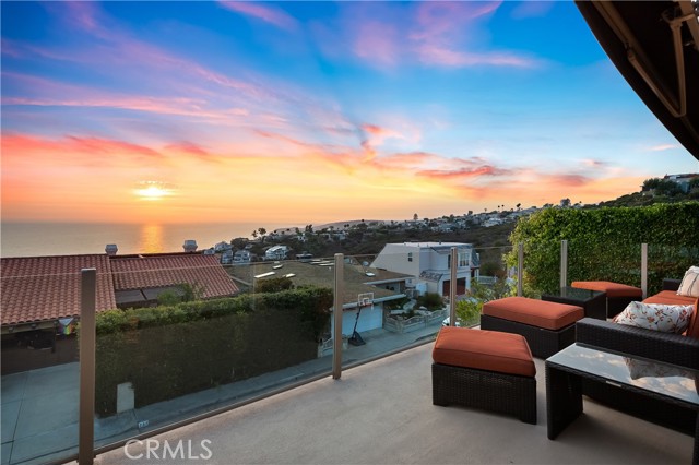 Detail Gallery Image 8 of 59 For 733 Pelican Dr, Laguna Beach,  CA 92651 - 3 Beds | 2/1 Baths