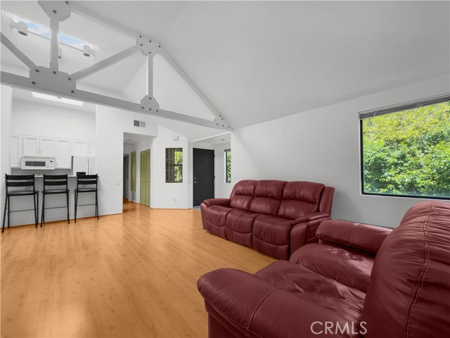 Detail Gallery Image 4 of 25 For 5744 E Creekside #9,  Orange,  CA 92869 - 1 Beds | 1 Baths