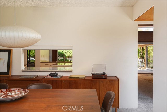 1878 Tahiti Drive, Costa Mesa CA: https://media.crmls.org/medias/de158246-d505-4e3e-a752-3bf021c4e93d.jpg