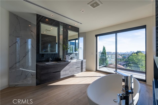 1947 Glencoe Way, Los Angeles CA: https://media.crmls.org/medias/de16234a-5332-4165-88f1-77bf0acab53c.jpg