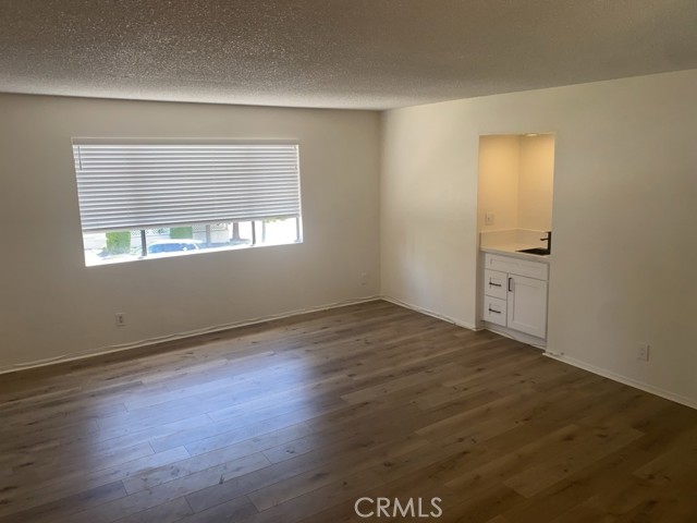 1000 Central Avenue, Riverside CA: https://media.crmls.org/medias/de16600e-4e63-4c14-b57f-03929245418b.jpg