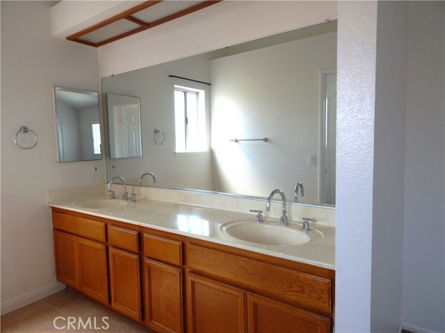 1829 Rockcrest Drive, Corona CA: https://media.crmls.org/medias/de1672dc-b532-420a-bec9-0422b850ff15.jpg