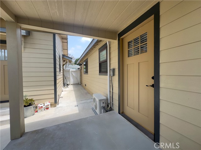 448 Linwood Avenue, Monrovia CA: https://media.crmls.org/medias/de177418-7cd2-41fe-a894-b12afde9201f.jpg