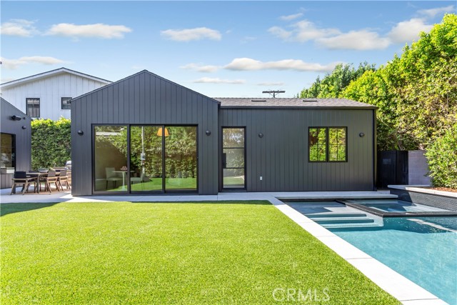 4239 Rhodes Avenue, Studio City CA: https://media.crmls.org/medias/de17c474-6cfe-4ef1-93af-4ce62336a7a5.jpg