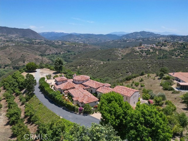 1917 Santa Margarita Drive, Fallbrook CA: https://media.crmls.org/medias/de187f8a-d3c9-4c2e-b03d-43d53f49da4d.jpg