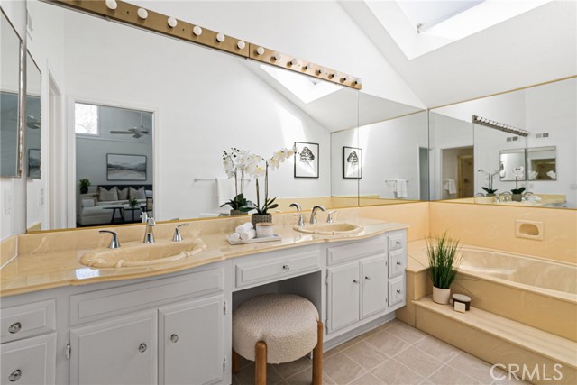 431 Cranston Court, Long Beach CA: https://media.crmls.org/medias/de18bb67-376b-4d8d-a81e-07e6e309226b.jpg
