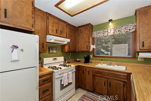 Detail Gallery Image 14 of 44 For 744 Bergschrund Dr, Crestline,  CA 92325 - 3 Beds | 2/1 Baths