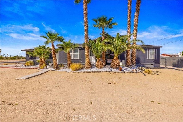 6293 Mojave Avenue, 29 Palms CA: https://media.crmls.org/medias/de19057c-94a5-4bbb-b9ce-25d2026002c6.jpg