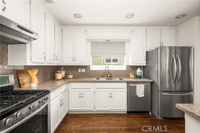 Detail Gallery Image 10 of 30 For 2102 Ostrom Ave, Long Beach,  CA 90815 - 3 Beds | 2 Baths