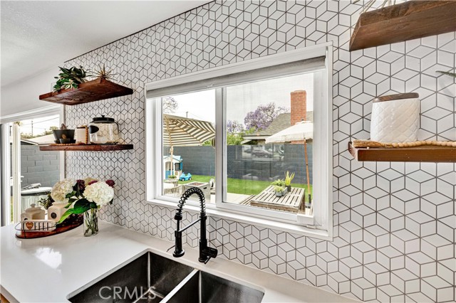 2218 S Linda Way, Santa Ana CA: https://media.crmls.org/medias/de19a32b-597b-4fe2-b4de-82cd0d2fb5f9.jpg