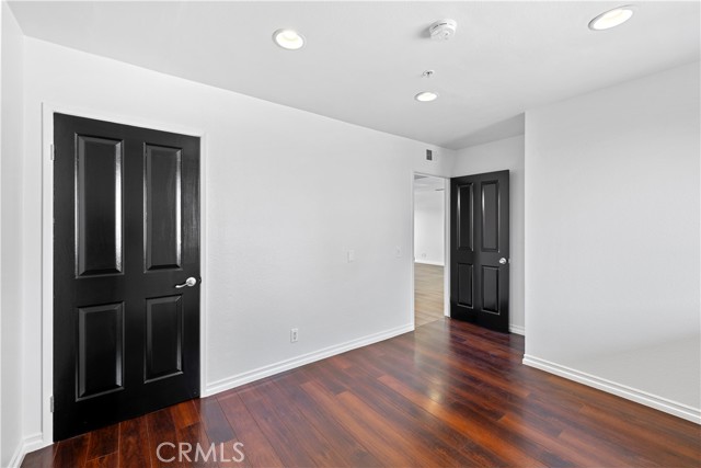 450 E 4th Street, Santa Ana CA: https://media.crmls.org/medias/de1a21bb-9a44-42b6-b408-dcfafd6e0fce.jpg