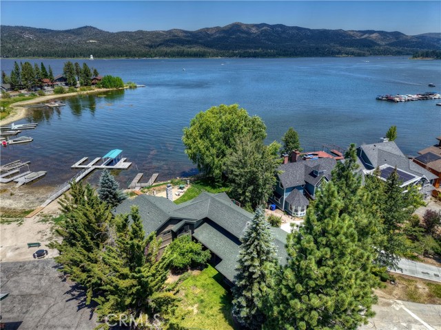 488 Lakeview Court, Big Bear Lake CA: https://media.crmls.org/medias/de1aa21d-7e44-4f7b-a679-261dcd5d55a8.jpg