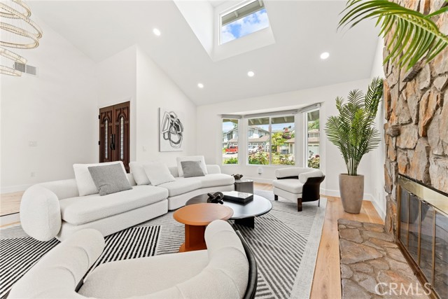 21492 Countryside Drive, Lake Forest CA: https://media.crmls.org/medias/de1aaeba-4052-4f15-832f-78693d9d8a40.jpg