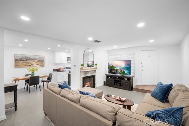 Detail Gallery Image 8 of 32 For 3827 W Avenue 41, Los Angeles,  CA 90065 - 3 Beds | 2/1 Baths