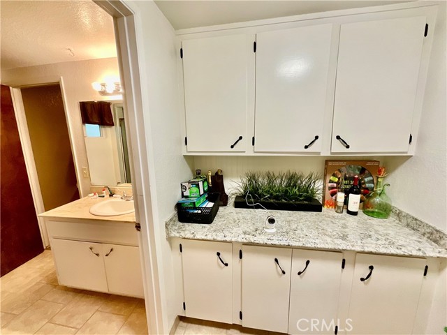 10195 Shangri La Avenue, Hesperia CA: https://media.crmls.org/medias/de1af764-bb04-480a-9270-4b57660f9631.jpg