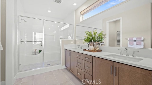 Detail Gallery Image 17 of 39 For 924 Chinon, Irvine,  CA 92618 - 4 Beds | 3/1 Baths