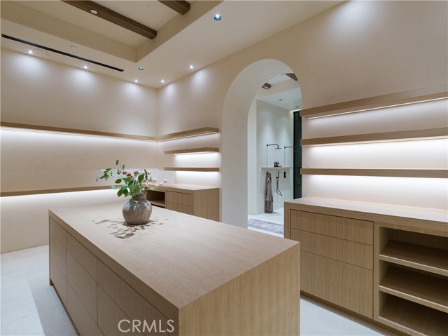 5824 Manton Avenue, Woodland Hills CA: https://media.crmls.org/medias/de1beecf-d097-4463-bfe0-8fdfb1ddab48.jpg