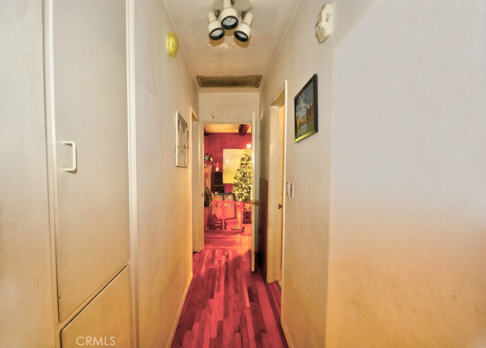 https://media.crmls.org/medias/de1c0315-f177-4d88-834e-530c62954d2e.jpg?preset=X-Large