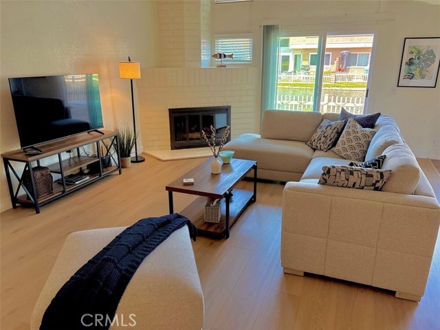 7911 Seawall Circle, Huntington Beach CA: https://media.crmls.org/medias/de1c6615-6ba8-440b-a05c-83fc91d065eb.jpg