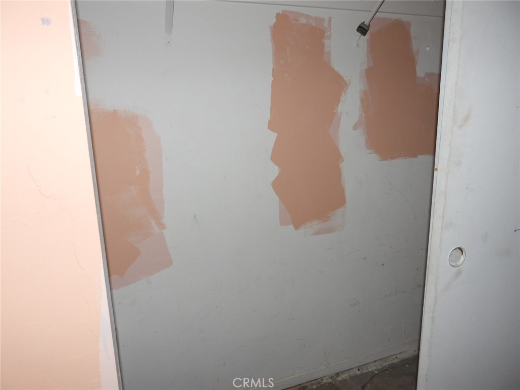 https://media.crmls.org/medias/de1c8e4b-949a-41b5-9b1f-33b8ea61d7f1.jpg?preset=X-Large
