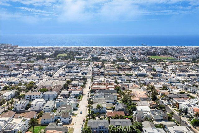 927 6th Street, Hermosa Beach CA: https://media.crmls.org/medias/de1c9cae-92a9-4c0b-82ef-77e39eb1cf2a.jpg