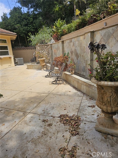 3946 Knobhill Drive, Sherman Oaks CA: https://media.crmls.org/medias/de1dc78d-5670-4e66-bd5f-e03f466ce69d.jpg