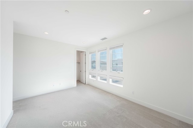 27554 Elderberry Dr, Valencia CA: https://media.crmls.org/medias/de1de7b8-b750-4f51-8bd5-12d4cafb6a05.jpg