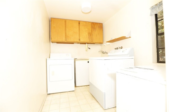 13006 Jefferson Avenue, Hawthorne CA: https://media.crmls.org/medias/de1de93f-03d8-4bc5-86a5-7fcb5ca9f07d.jpg