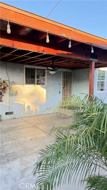 6100 Mckinley Avenue, South Gate CA: https://media.crmls.org/medias/de1e3e43-7cf8-4793-8db0-ae880db70e65.jpg