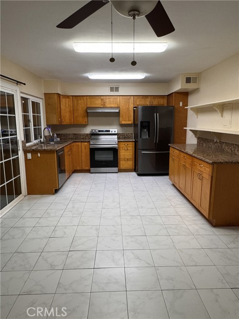 Detail Gallery Image 14 of 53 For 10417 Echo River Ct, Fountain Valley,  CA 92708 - 3 Beds | 2/1 Baths