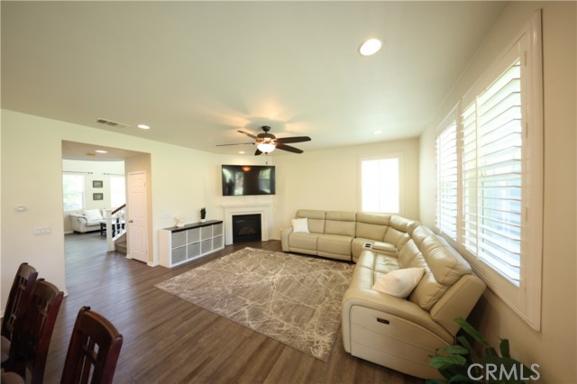 Detail Gallery Image 8 of 25 For 3848 Vine Maple, San Bernardino,  CA 92407 - 4 Beds | 2/1 Baths