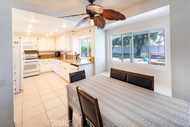 29870 Corte Cruzada, Menifee CA: https://media.crmls.org/medias/de1ef5e1-e259-48be-9854-e77a61855867.jpg