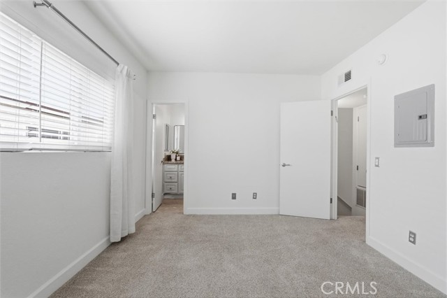 1747 Barry Avenue, Los Angeles CA: https://media.crmls.org/medias/de1f2d98-2e9e-4cec-9e51-a38bf17da045.jpg