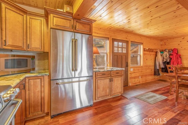 Detail Gallery Image 21 of 43 For 43478 Sheephorn Rd, Big Bear Lake,  CA 92315 - 3 Beds | 2 Baths