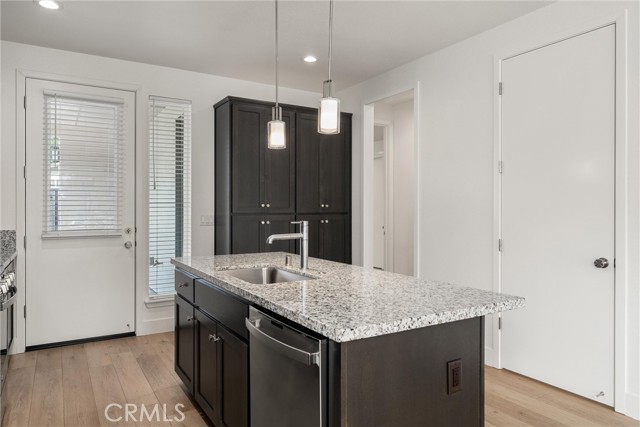 Detail Gallery Image 9 of 29 For 1673 Notre Dame Bld, Chico,  CA 95973 - 3 Beds | 2 Baths