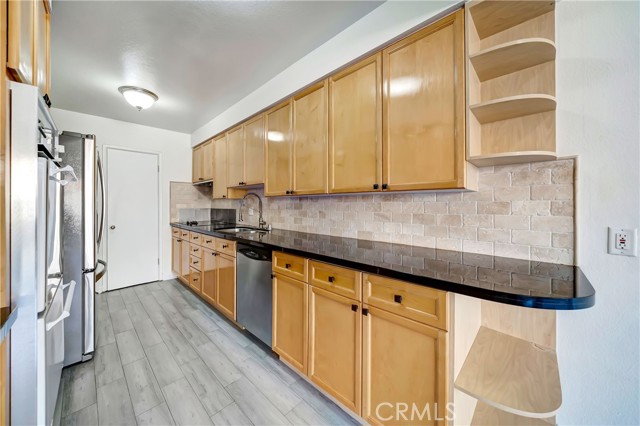 Detail Gallery Image 20 of 65 For 4647 Willis Ave #312,  Sherman Oaks,  CA 91403 - 2 Beds | 2 Baths