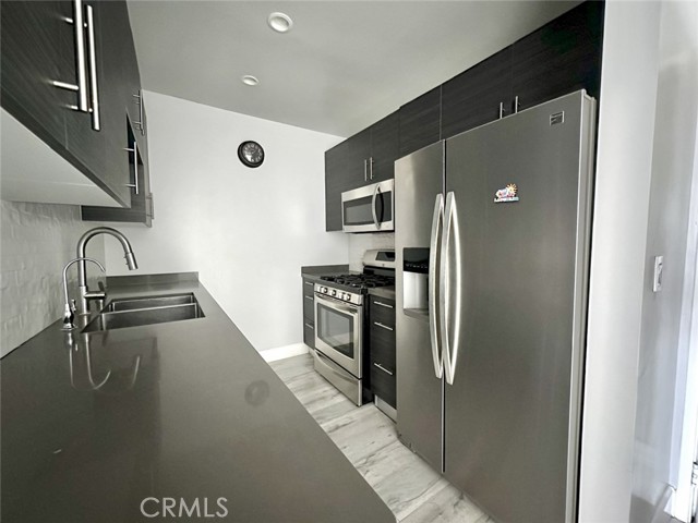 409 Burchett Street, Glendale CA: https://media.crmls.org/medias/de21405d-d94b-448c-86f7-24882064fd21.jpg
