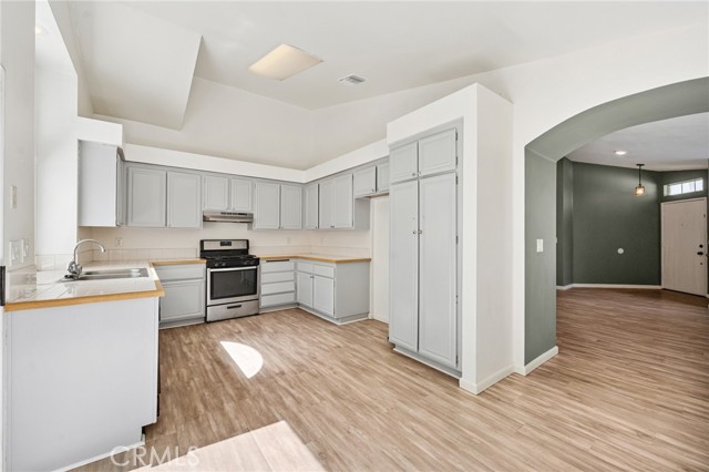 1422 Deborah Place, Beaumont CA: https://media.crmls.org/medias/de21fa2e-2175-4c23-ba7c-f1758c16e32b.jpg