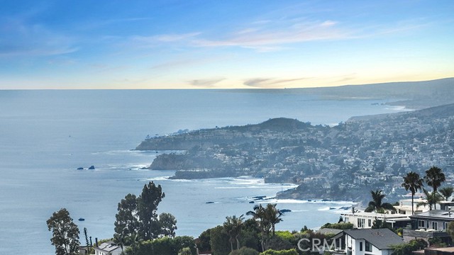 741 Marlin, Laguna Beach CA: https://media.crmls.org/medias/de225511-0cf4-468d-b7df-df713eaa2227.jpg