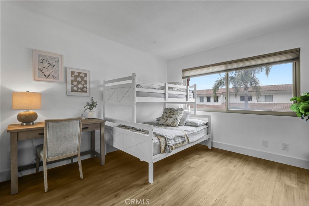 https://media.crmls.org/medias/de22863a-5e25-4c85-a5a4-b409249fbc42.jpg?preset=X-Large